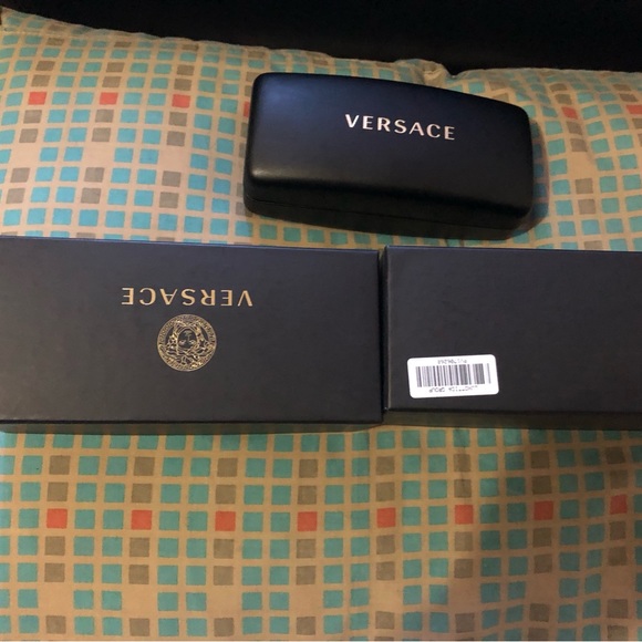 VERSACE SUNGLASSES FOR SALE! - Picture 7 of 9